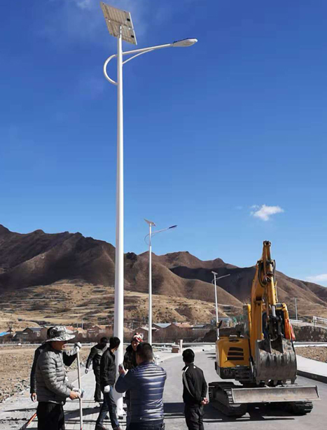 甘南碌曲10米乌什太阳能路灯项目