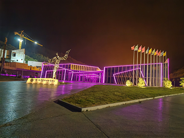 城市亮化是现代城市建设的重要组成部分,它不仅可以美化城市的夜景,还能提升城市的整体形象。随着科技的不断进步,城市亮化也得到了更多的关注和创新。本文将介绍一些关于城市亮化的创意和技术,帮助读者了解城市亮化的重要性以及如何进行乌什城市亮化的规划和实施。 城市亮化是现代城市建设的重要组成部分,它不仅可以美化城市的夜景,还能提升城市的整体形象。随着科技的不断进步,城市亮化也得到了更多的关注和创新。本文将介绍一些关于城市亮化的创意和技术,帮助读者了解乌什城市亮化的重要性以及如何进行乌什城市亮化的规划和实施。